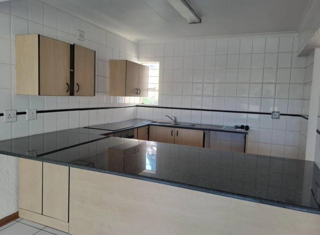 3 Bedroom Apartment for Sale in Sandown