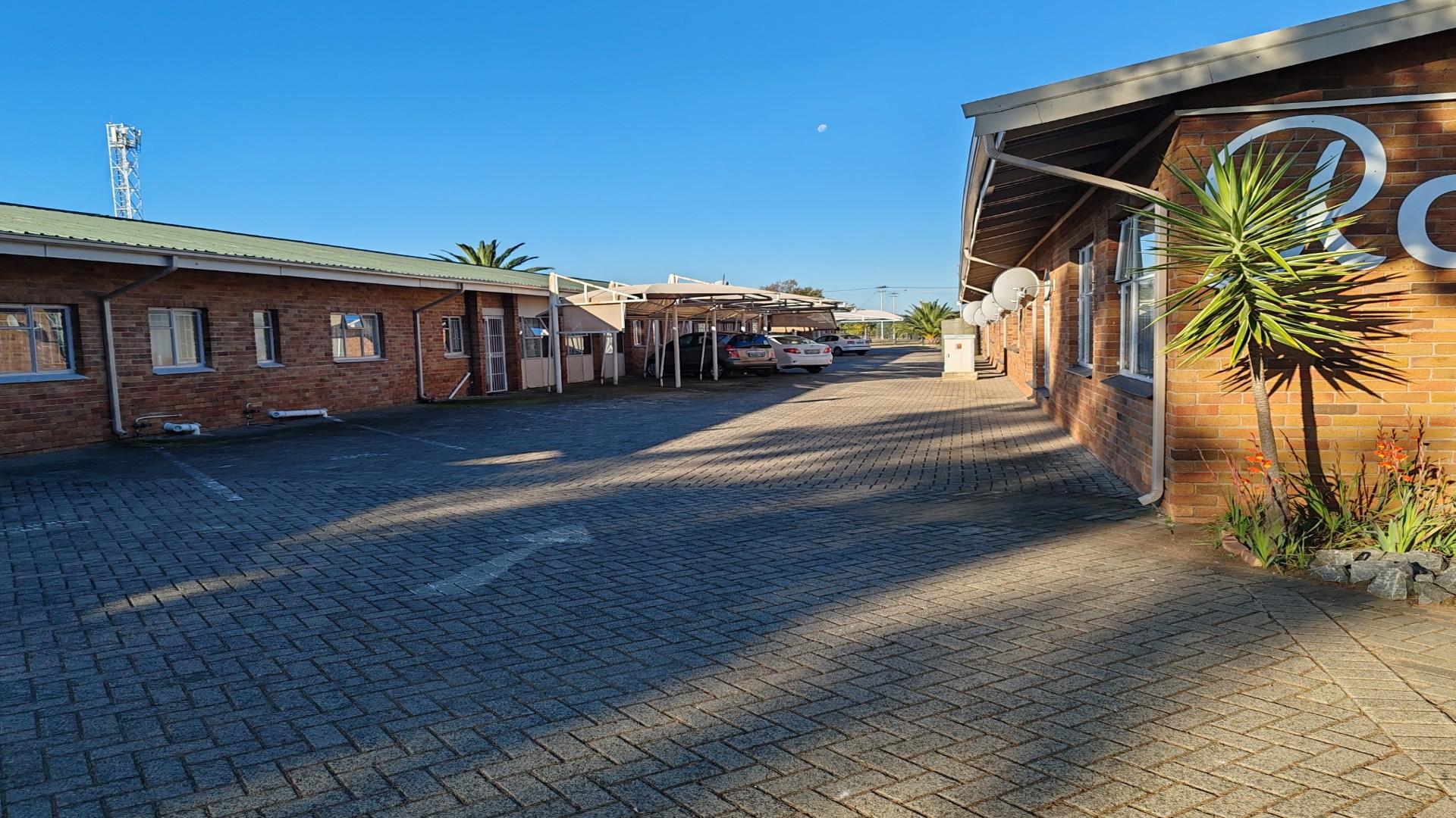 Charming Bachelor Unit for Sale in Popular Retirement Village, Hospitaalpark