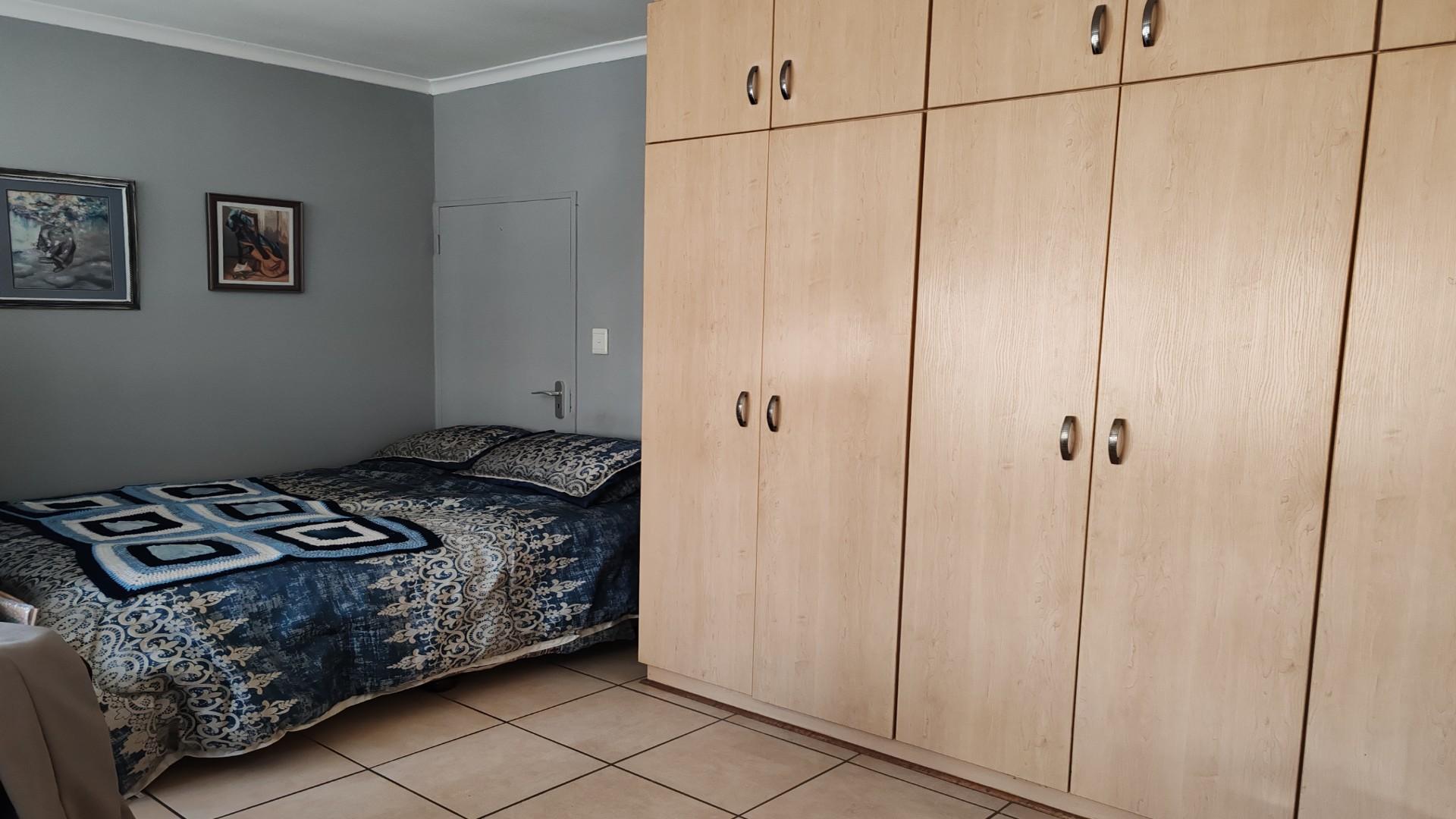 Charming Bachelor Unit for Sale in Popular Retirement Village, Hospitaalpark