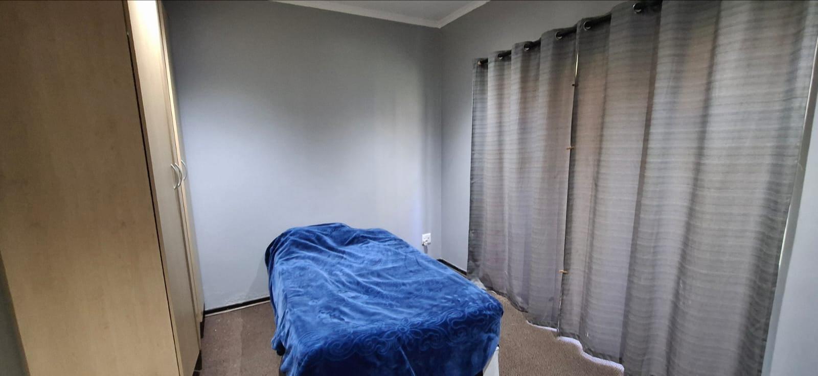 Bachelor Flat for Sale in Bains Game Lodge, Vredenhof SH