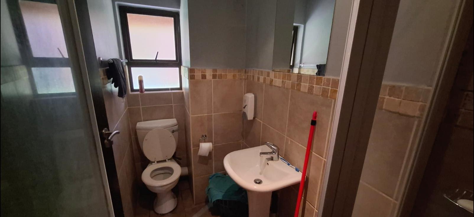 Bachelor Flat for Sale in Bains Game Lodge, Vredenhof SH