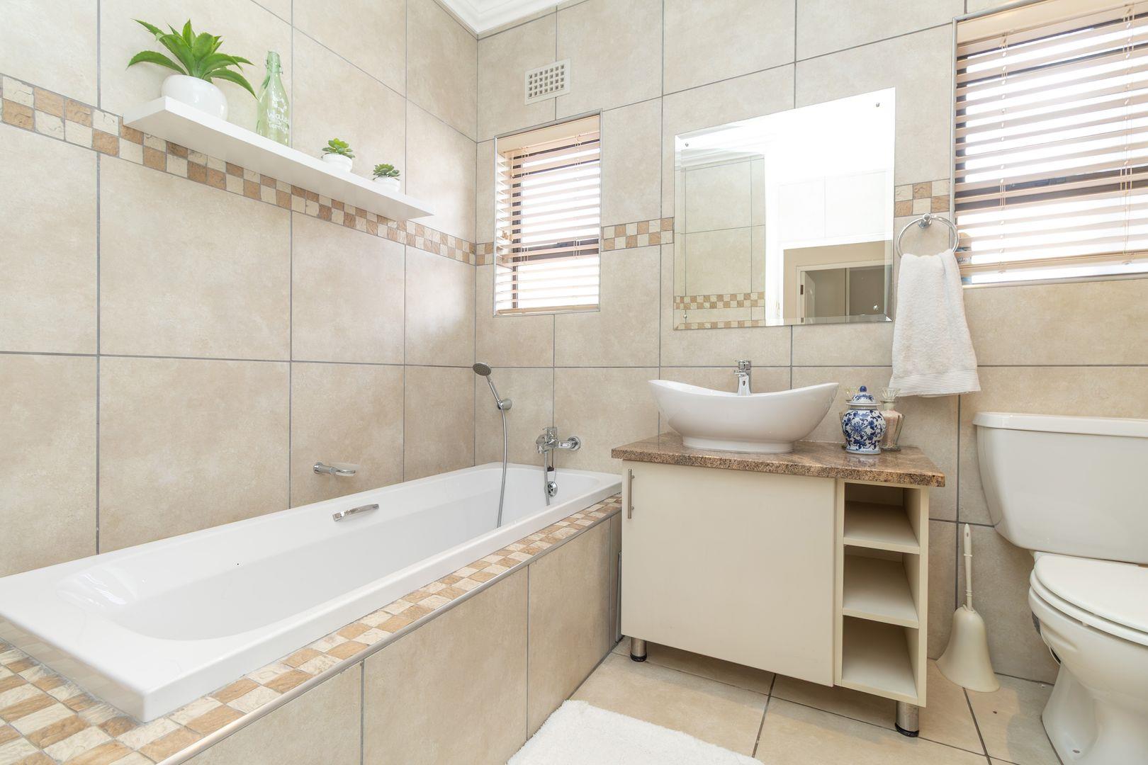 3 Bedroom Townhouse for Sale in Douglasdale Retirement Village