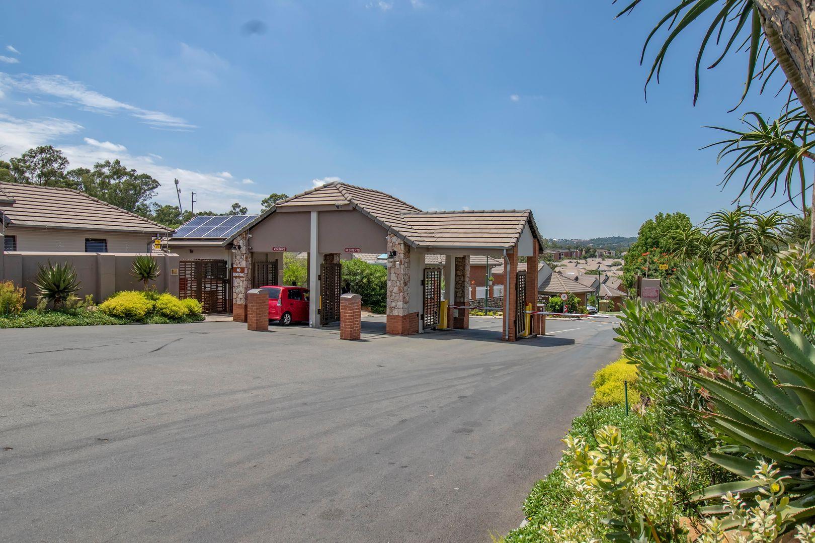 3 Bedroom Townhouse for Sale in Douglasdale Retirement Village