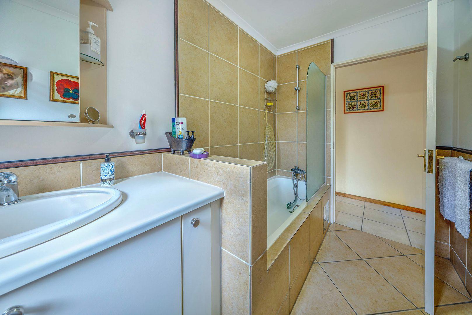 Stunning 4 Bedroom Home for Sale in Greenstone Hill – Secure Estate Living